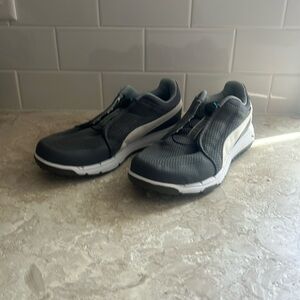 Boys Puma golf shoes size 6